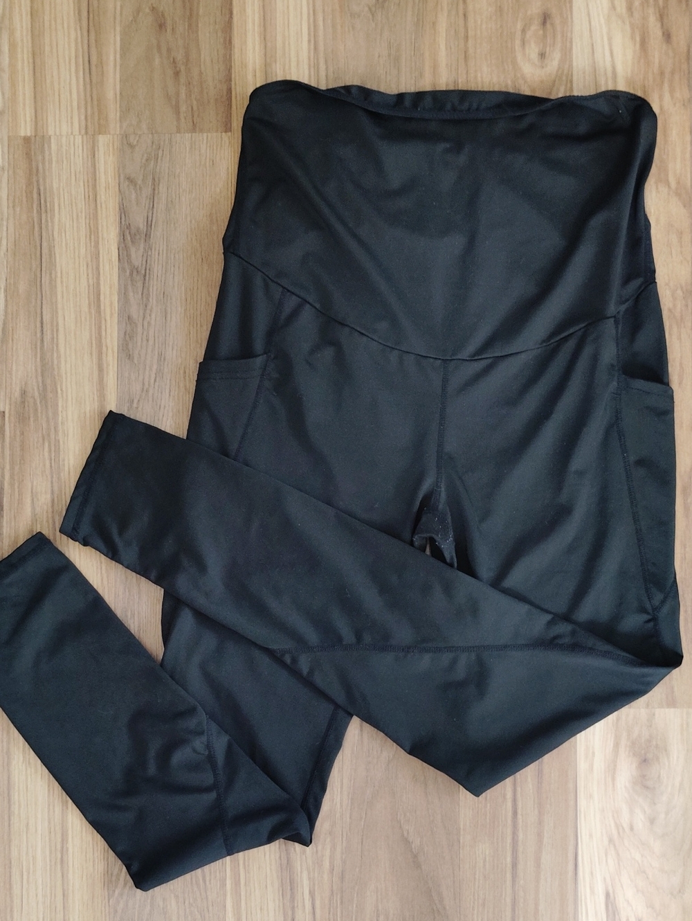 High-Waist Black Maternity Leggings with Pockets